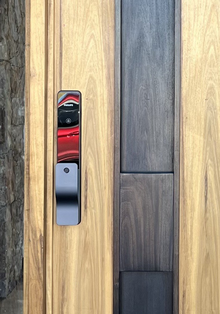 Cerradura Philips en puerta de madera, Mendoza